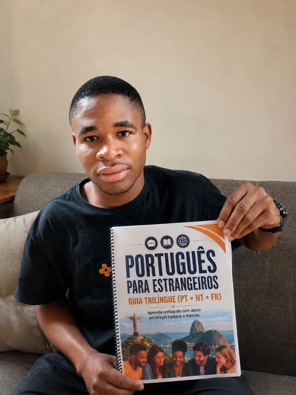 Aluno com o livro